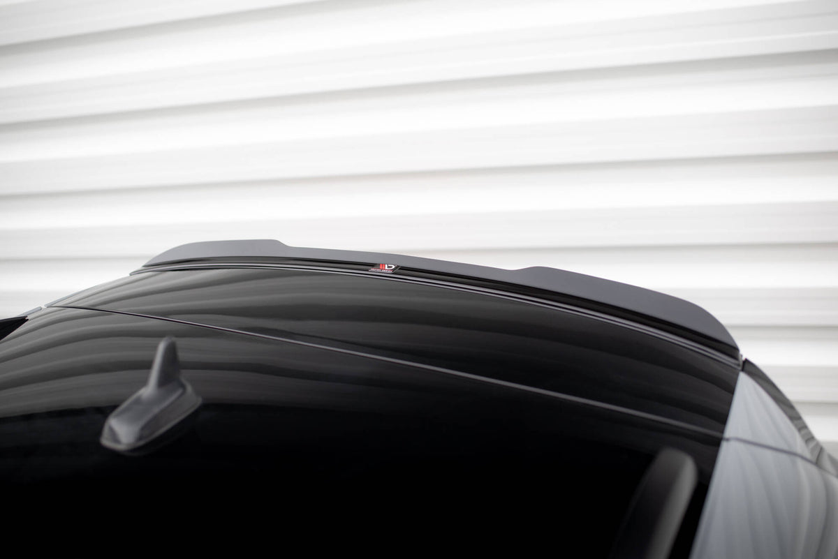 Maxton Design spoiler cap montert på hekken til Volkswagen Passat B8 R-Line