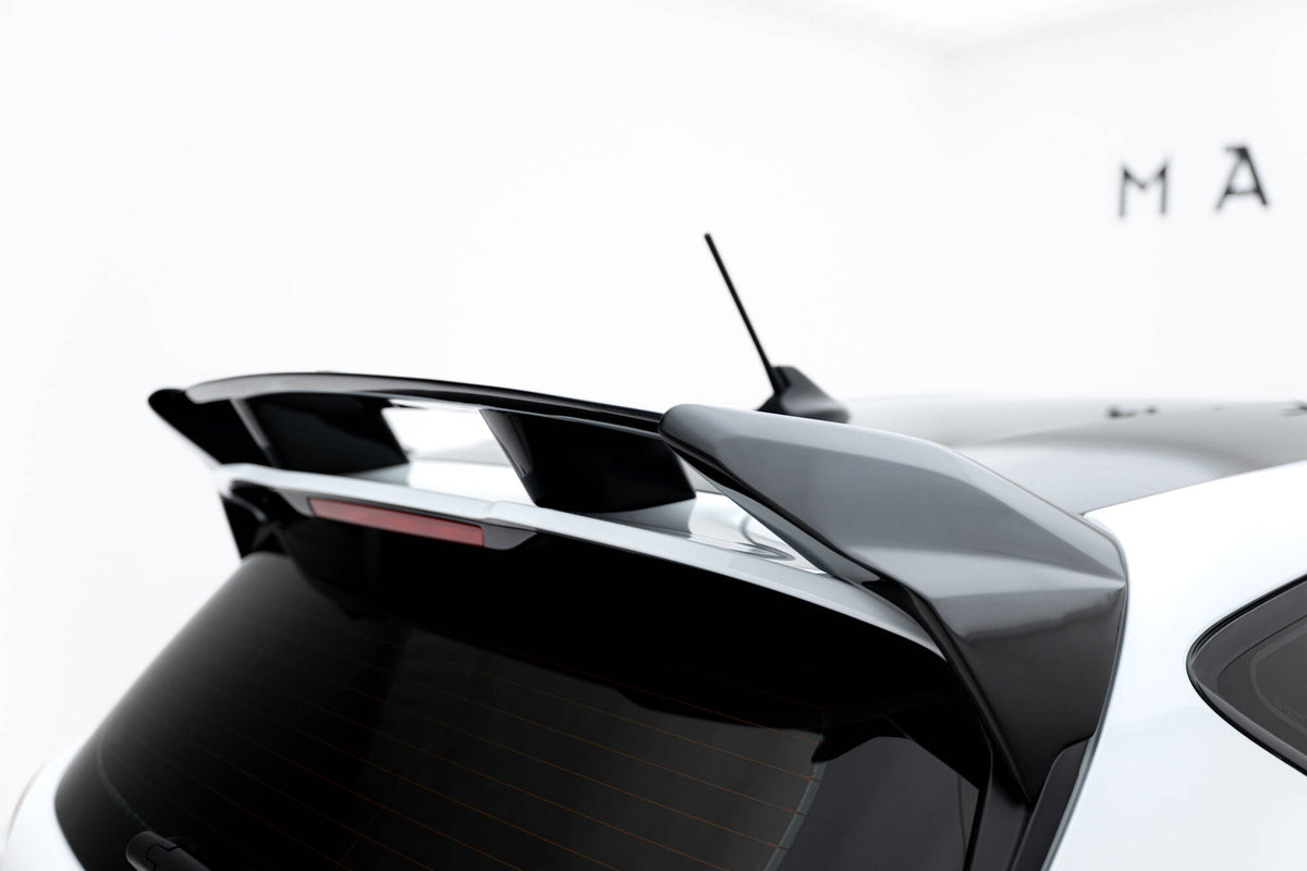 Maxton Design hekkspoiler montert på Ford Fiesta ST-Line MK8 i skrå vinkel