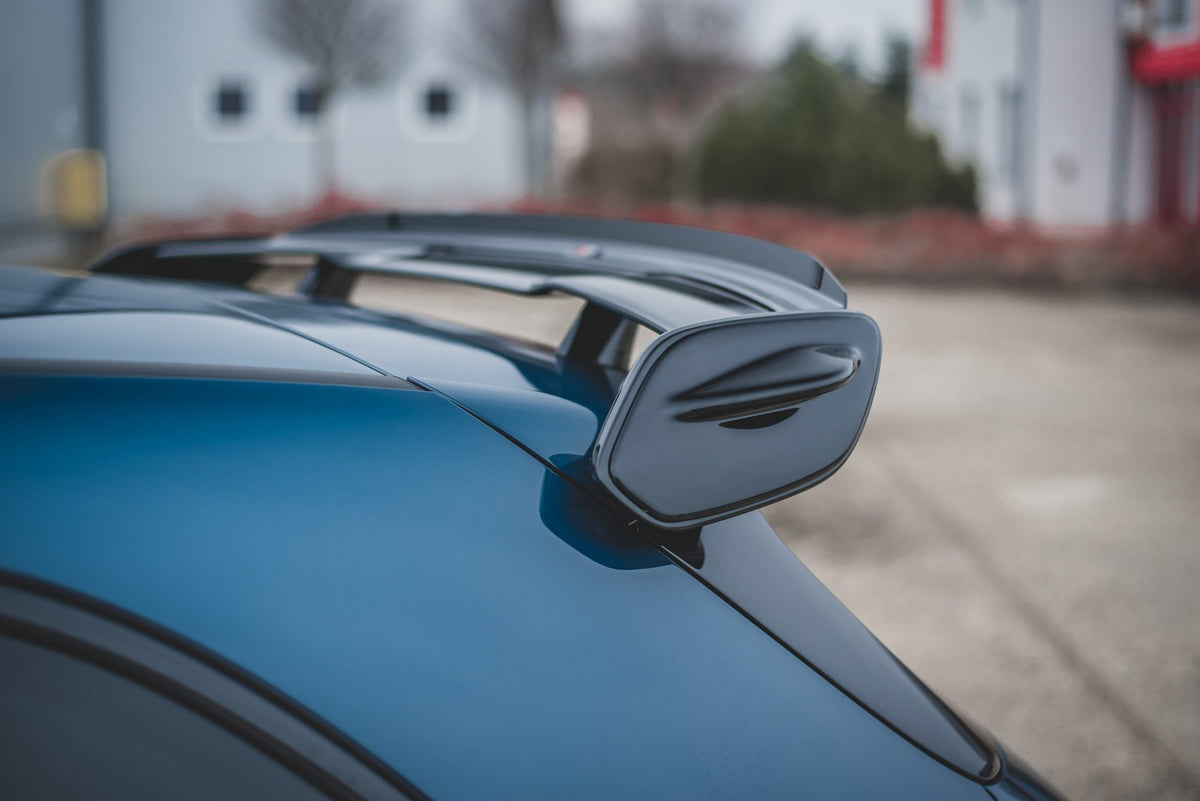 Nærbilde av spoiler sideutvidelse i ABS-plast for Mercedes A35 AMG