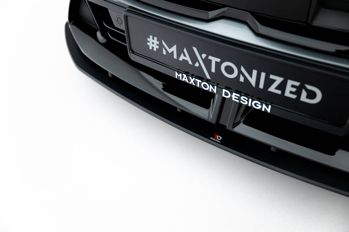 Nærbilde av kantfinish på Maxton frontsplitter til BMW M135i F70