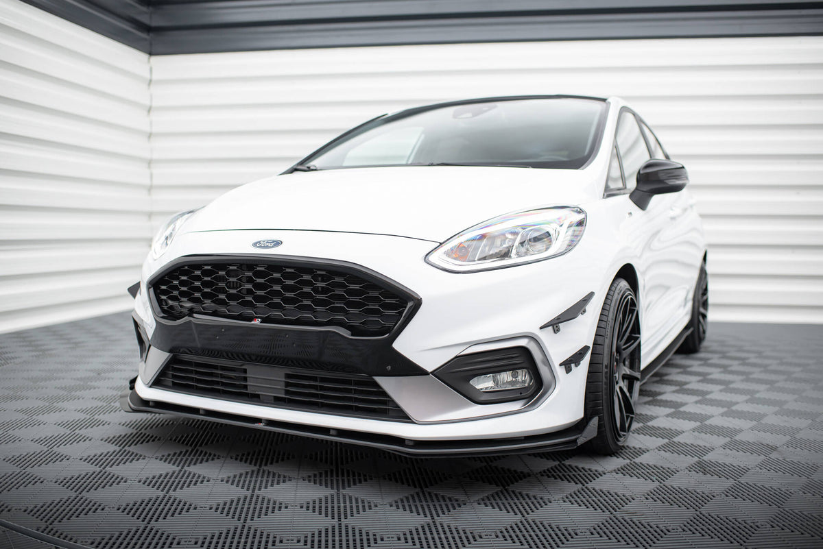 Street Pro frontsplitter til Ford Fiesta Mk8 ST sett forfra
