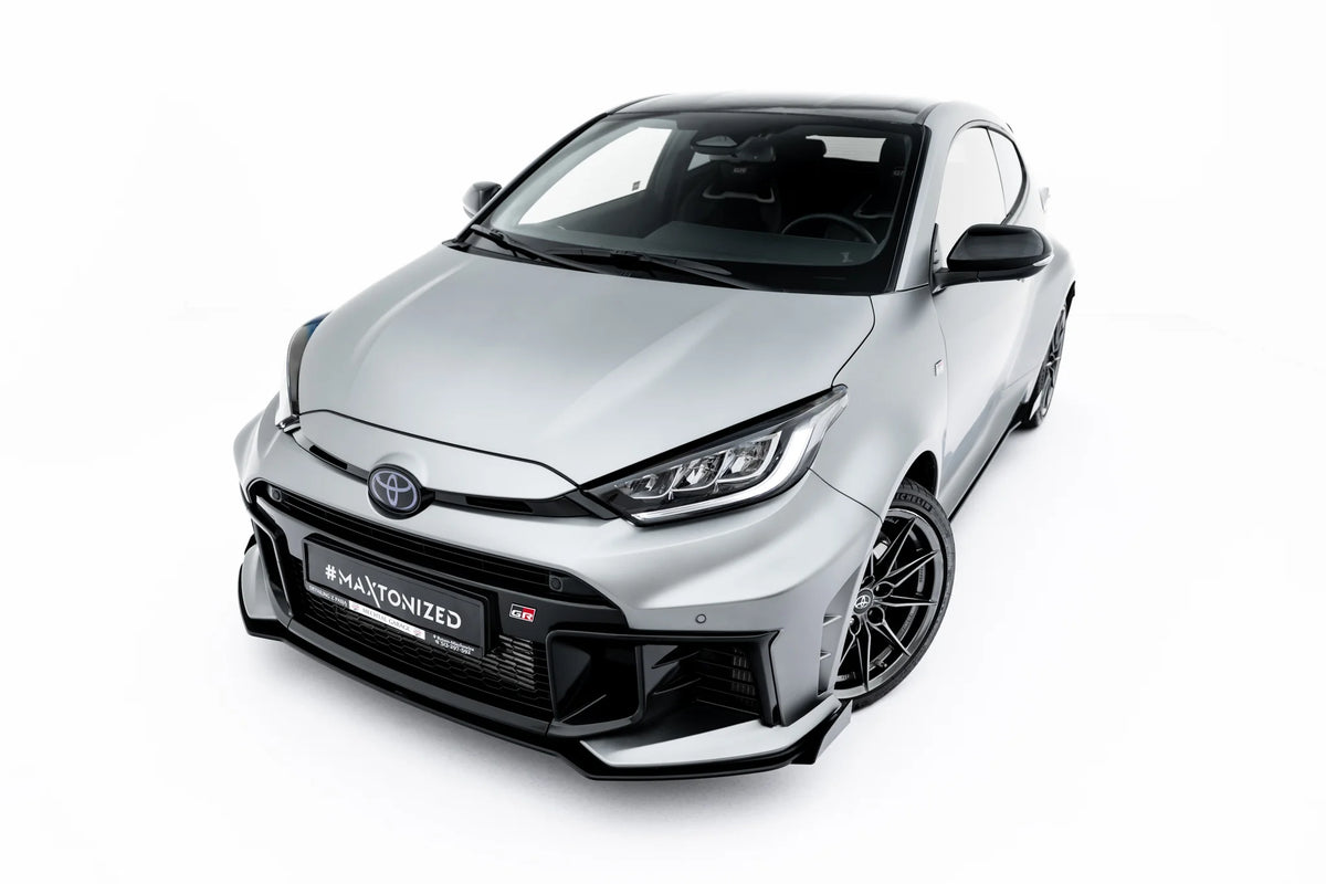 Nærbilde av kanten på Street Pro frontsplitter til GR Yaris Mk4 Facelift