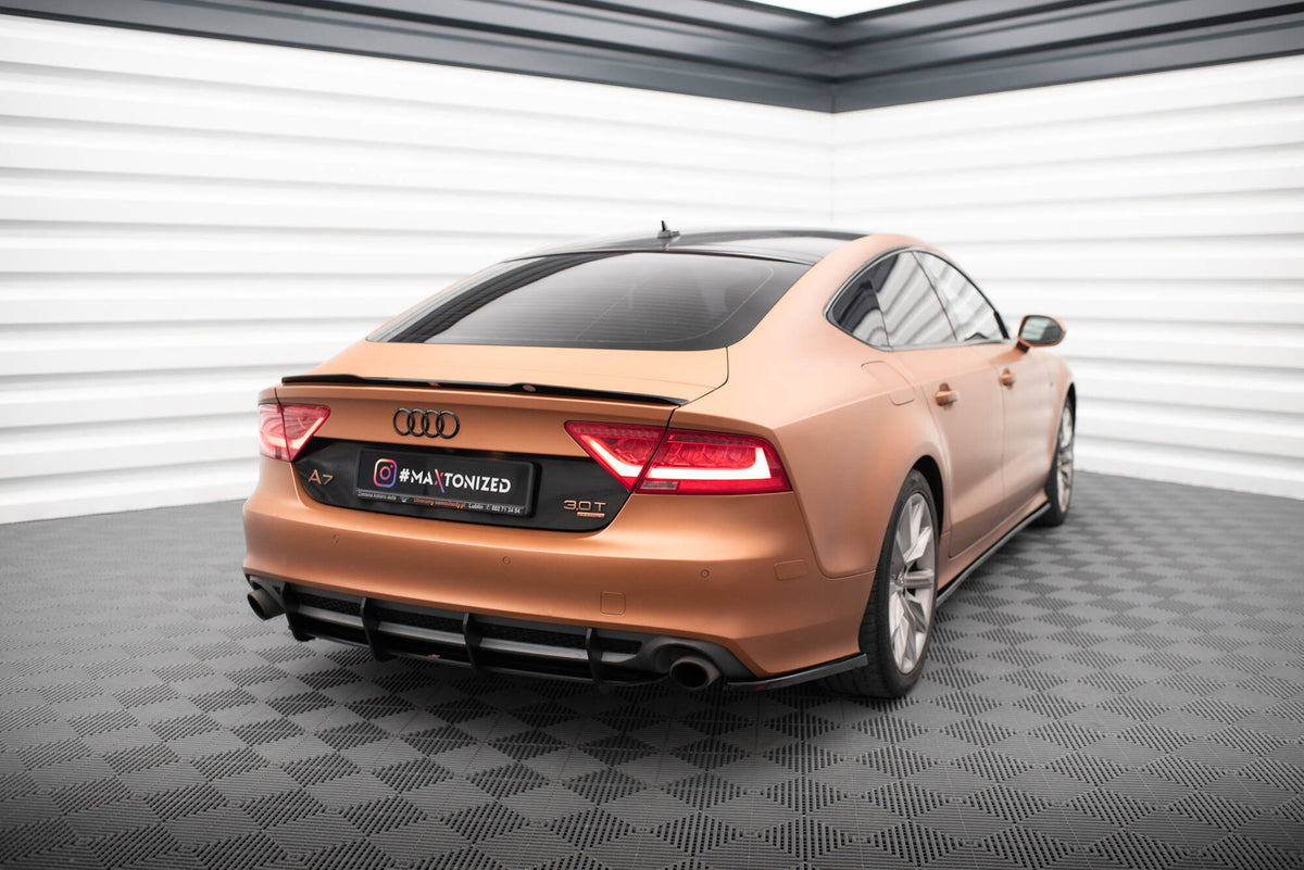 Diffuser Audi A7 S-Line C7 i nærbilde av strukturert svart overflate