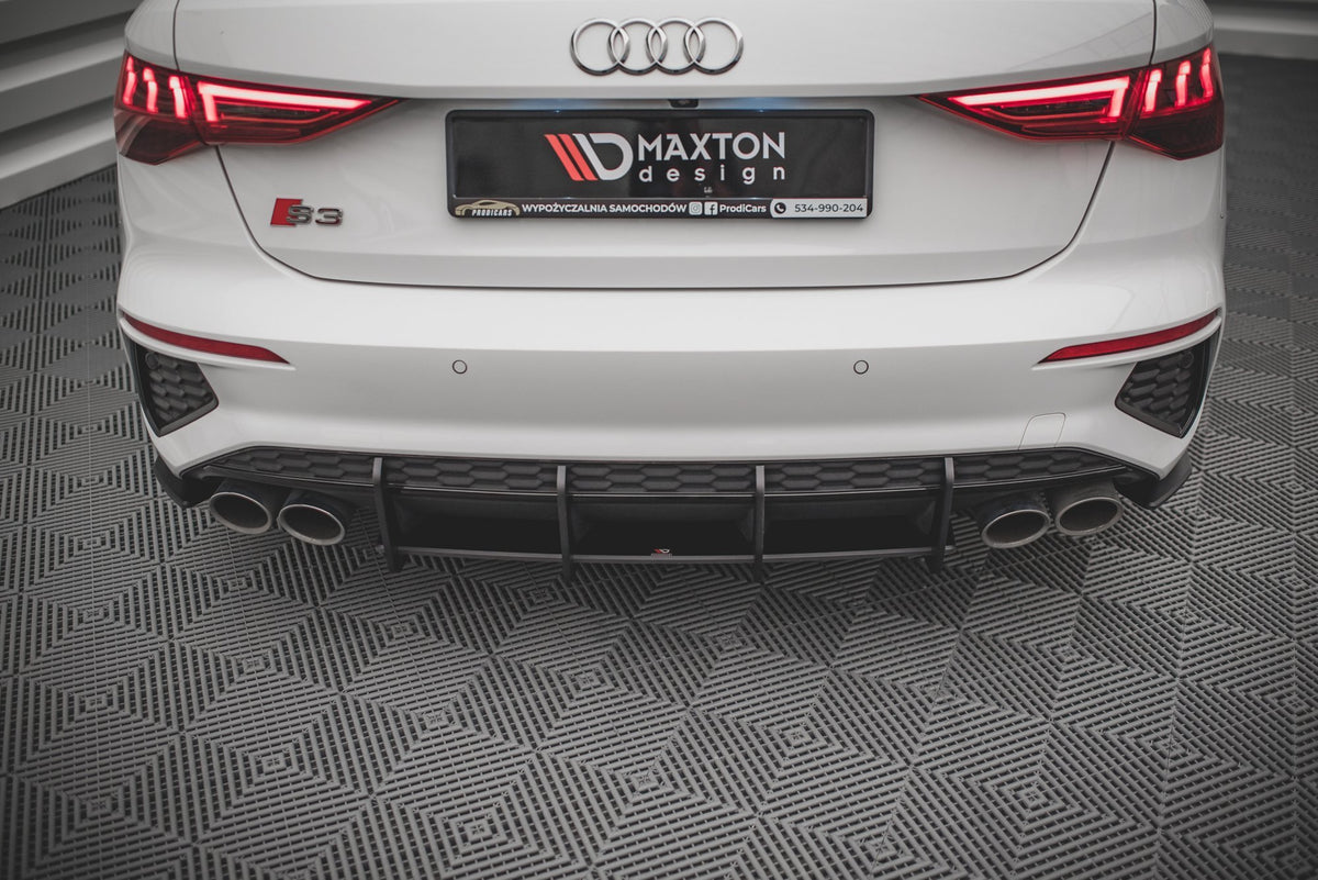 Diffuser i ABS til Audi S3 Sportback 8Y montert under bakre støtfanger for sporty utseende