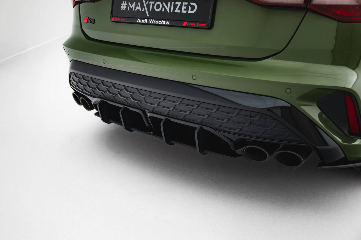 Audi S3 Sportback 8Y Facelift bakfanger med påmontert GTI-diffuser sett fra undersiden