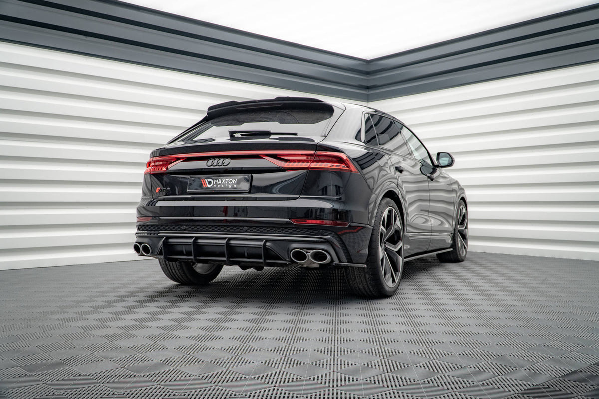 Nærbilde av bakdiffusor i ABS-plast på Audi SQ8 med Street Pro-design