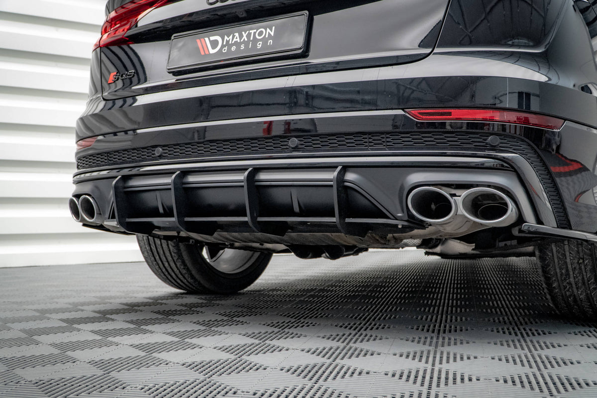 Street Pro bakdiffusor montert på Audi SQ8 Mk1 – sett bakfra