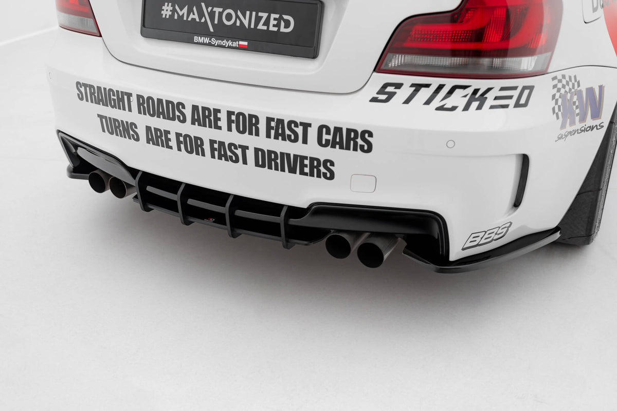 Diffuser til BMW 1 M Coupe E82 V1 sett bakfra, sporty design i sort finish for 2007-2013 modeller