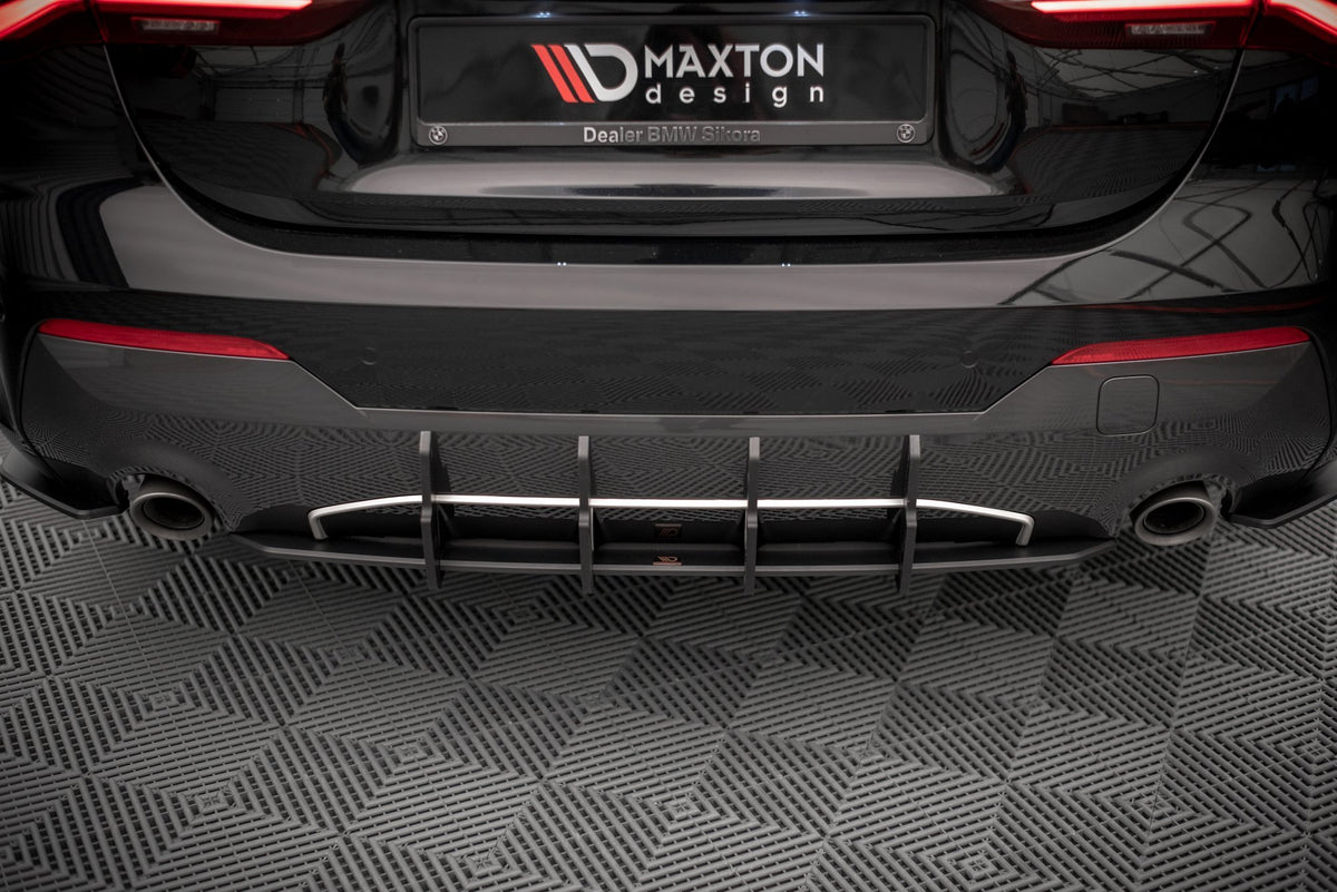 BMW 4 M-Pack Coupe G22 med Street Pro bakdiffusor montert bakfra