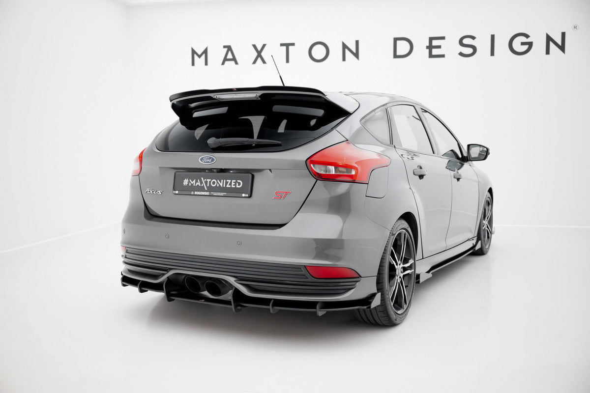Street Pro bakdiffusor med flaps montert på Ford Focus ST MK3 Facelift, sett bakfra