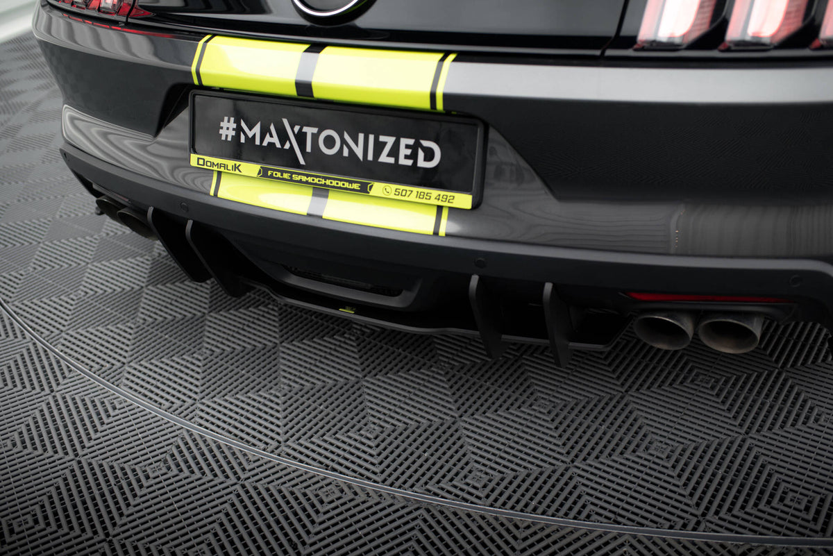 Bakdiffuser i ABS-plast montert på Ford Mustang GT MK6 med Roush-pakke