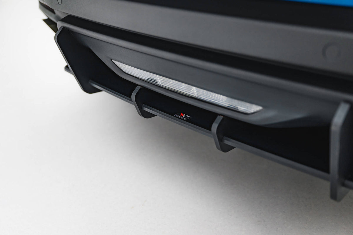 Maxton Design diffuser til Mustang GT Mk7 i nærbilde av overflaten
