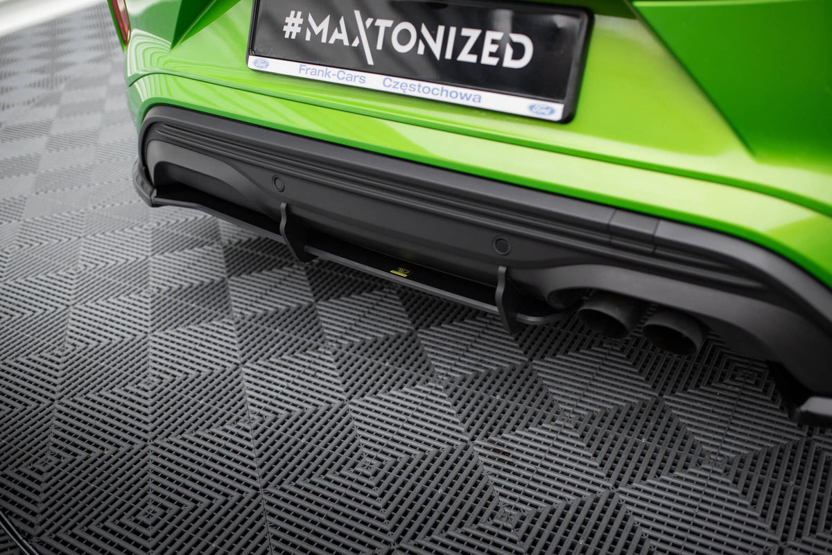 Maxton Design diffuser for Ford Puma ST Mk1 montert på bil, skrå vinkel