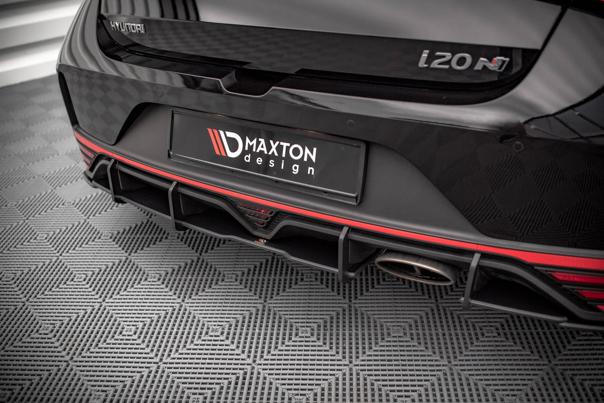 Maxton Design bakdiffusor for Hyundai i20 N Mk3 vist fra skrå vinkel