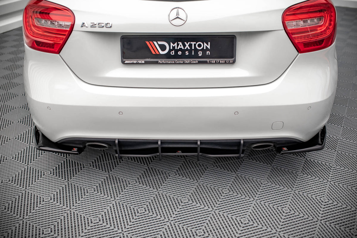 Street Pro bakdiffusor til Mercedes A-Klasse W176 sett bakfra i blank svart finish