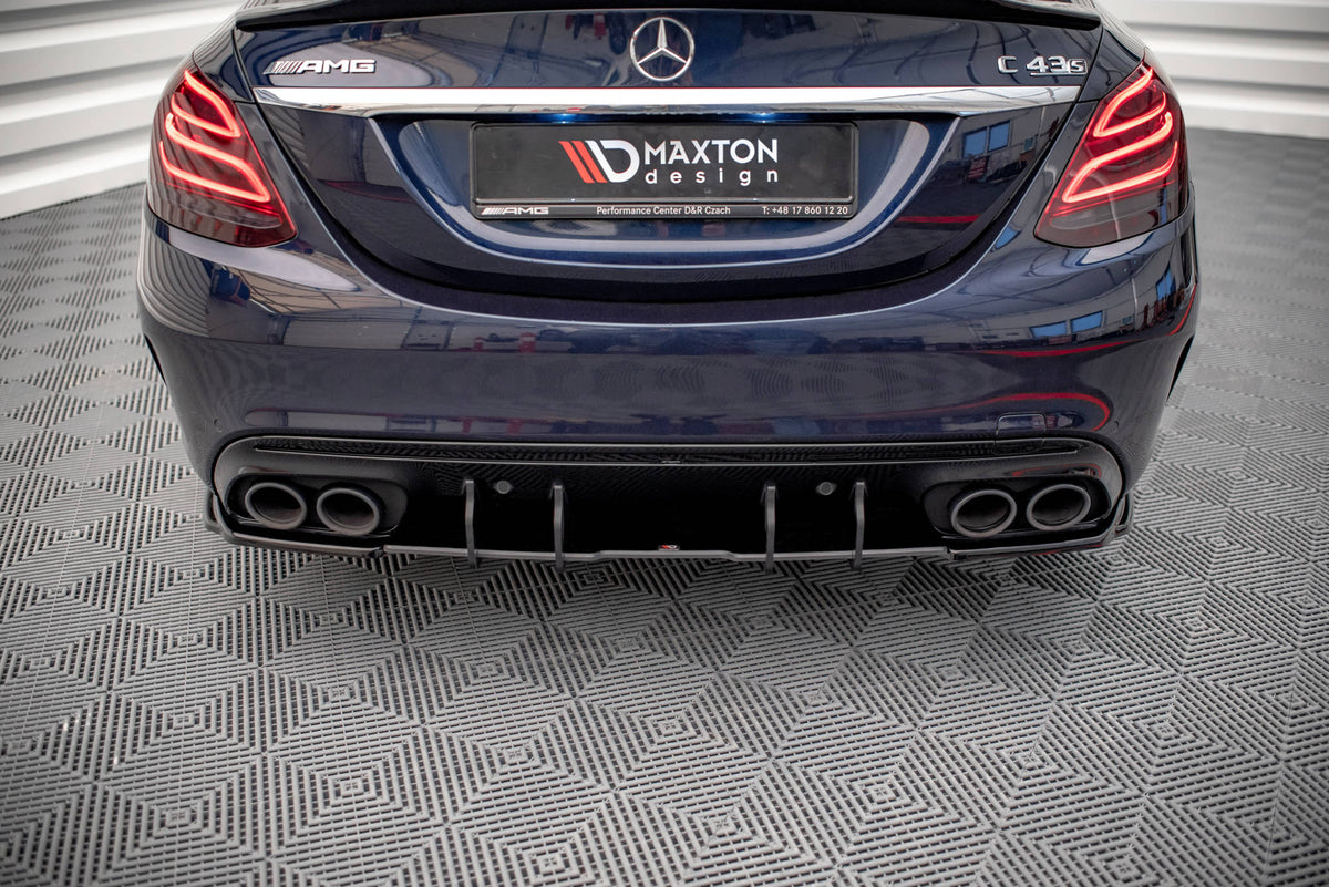 Bakdiffusor fra Maxton Design montert på Mercedes C 43 W205 i nærbilde