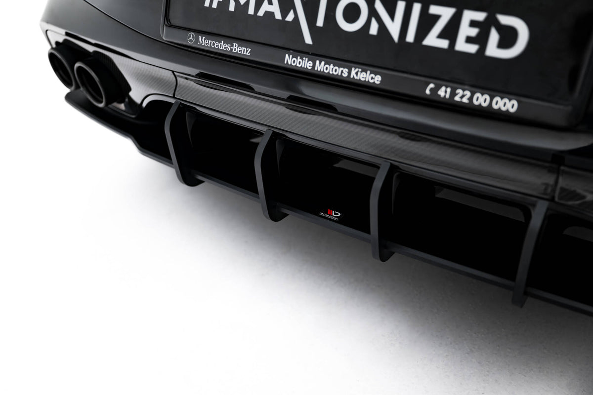Maxton Design diffuser montert på Mercedes CLE 53, nærbilde av strukturert matt overflate