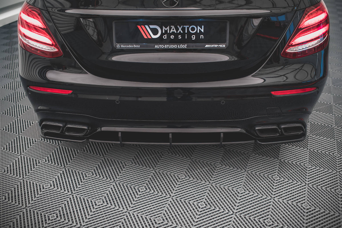 Diffuser Mercedes W213 E63 AMG, sort finish nærbilde av produktet