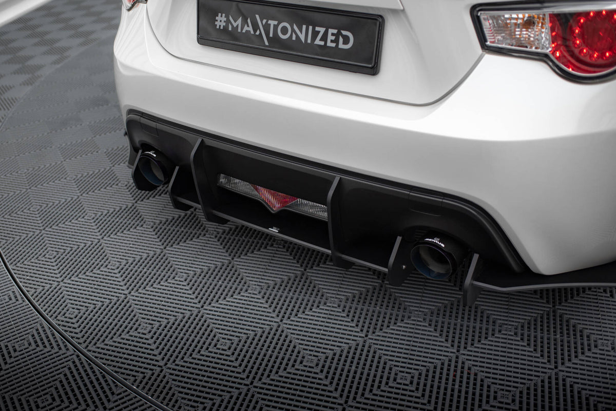 Nærbilde av diffuser for Subaru BRZ med strukturert svart overflate