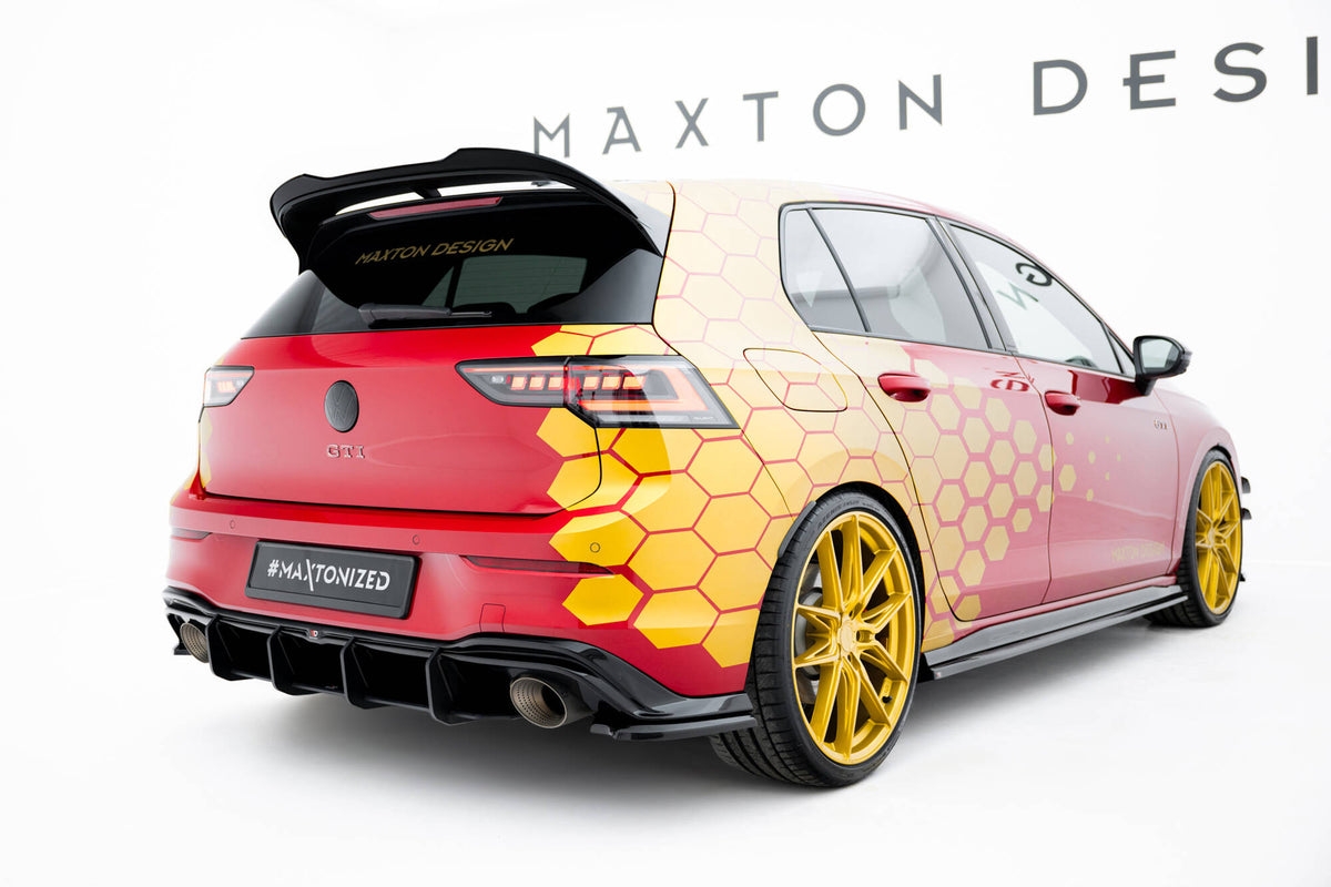 Diffuser V.1 til VW Golf 8 GTI Clubsport / GTI Facelift montert på sort VW Golf 8