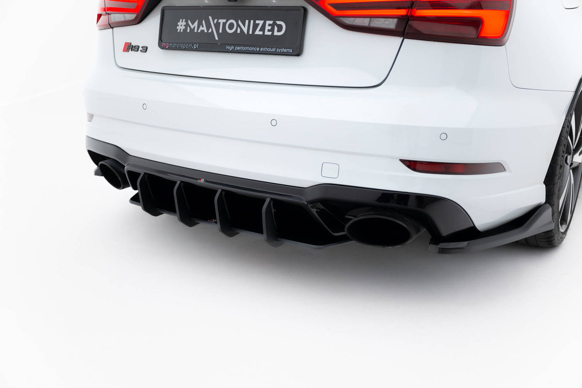 Bakdiffusor montert på Audi RS3 Sedan 8V Facelift, sett bakfra