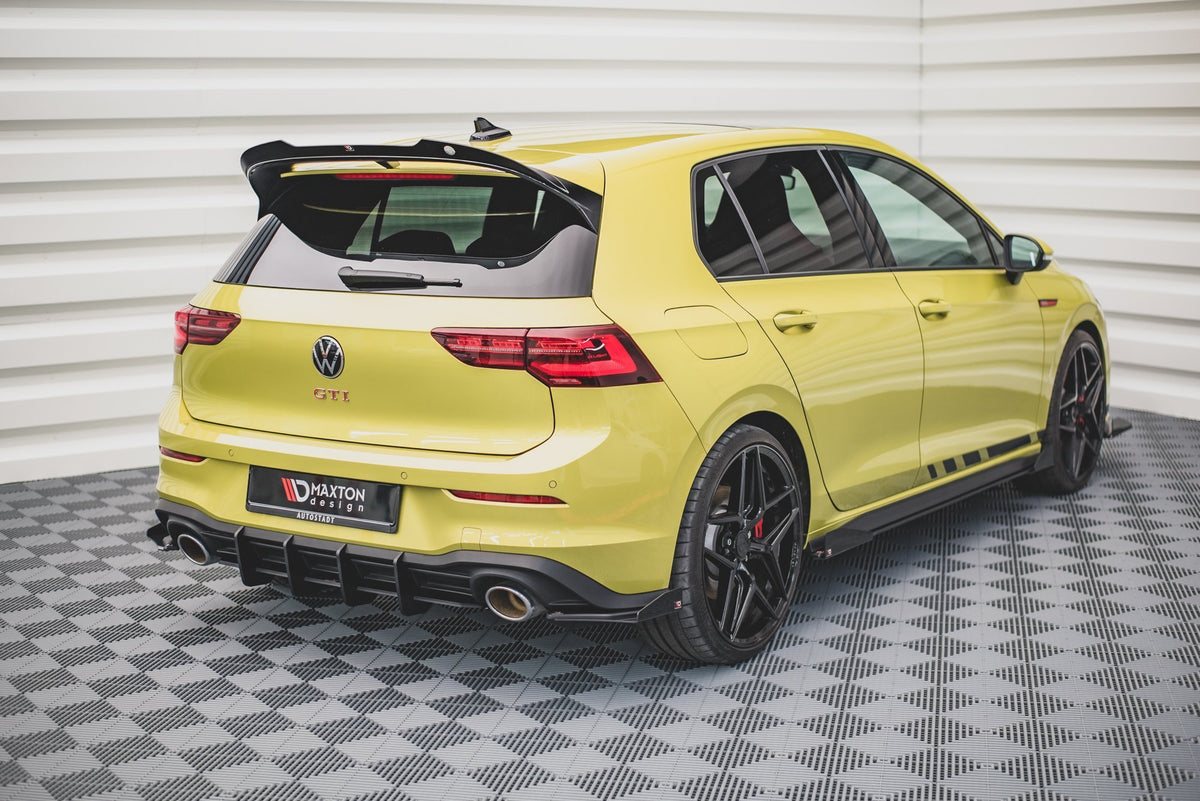 Nærbilde av Maxton Design Street Pro bakre diffuser for Golf GTI Clubsport Mk8