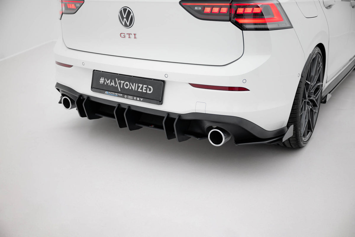 Bakdiffuser til Golf GTI Mk8 montert på bilens bakre støtfanger