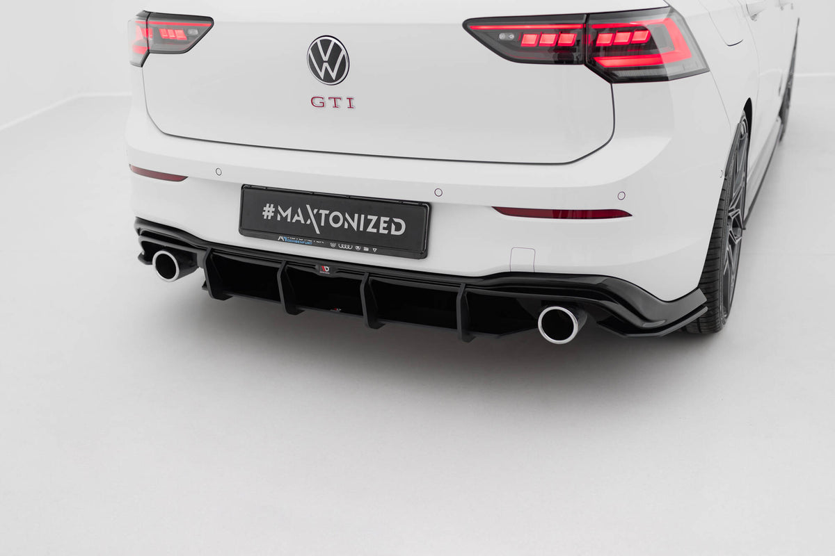 Bakre diffuser V.4 for VW Golf 8 GTI sett skrått bakfra