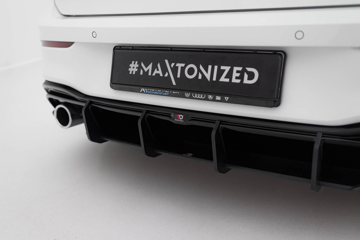 Diffuserplate V.4 til VW Golf 8 GTI – nærbilde av overflatestruktur i sort ABS-plast