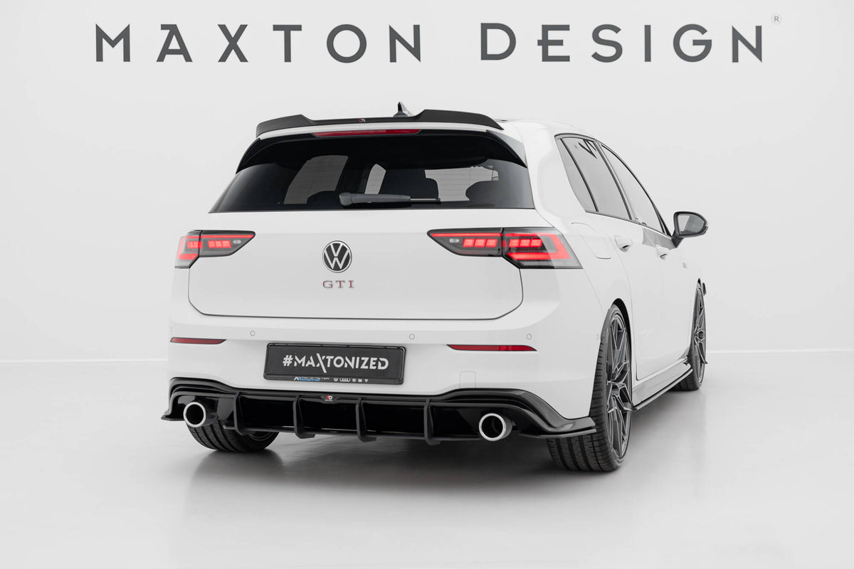 Diffuser V.4 til VW Golf 8 GTI montert på sort VW Golf 8
