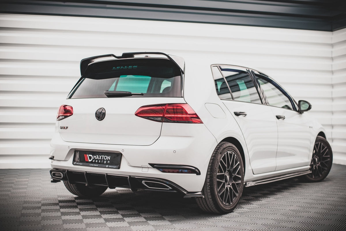 Nærbilde av Street Pro bakdiffuser i ABS-plast for VW Golf R-Line