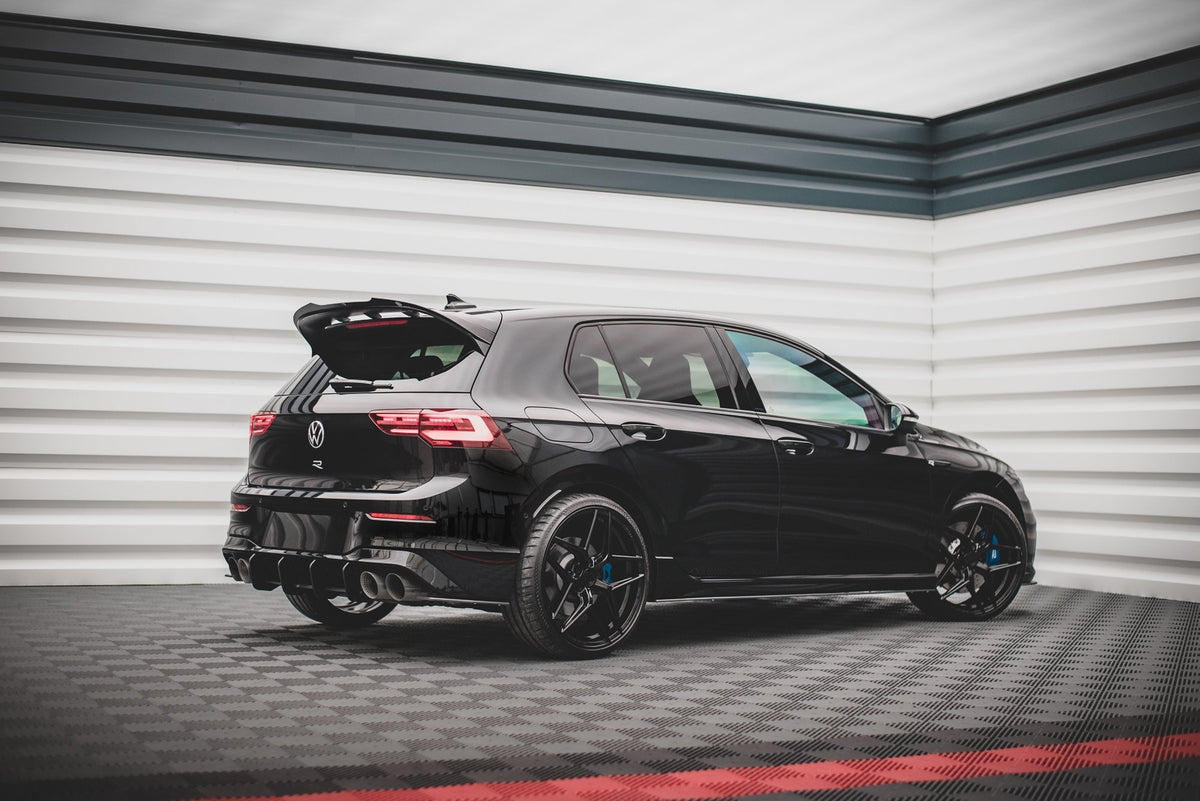 Bakre diffuser for VW Golf 8 R sett skrått bakfra