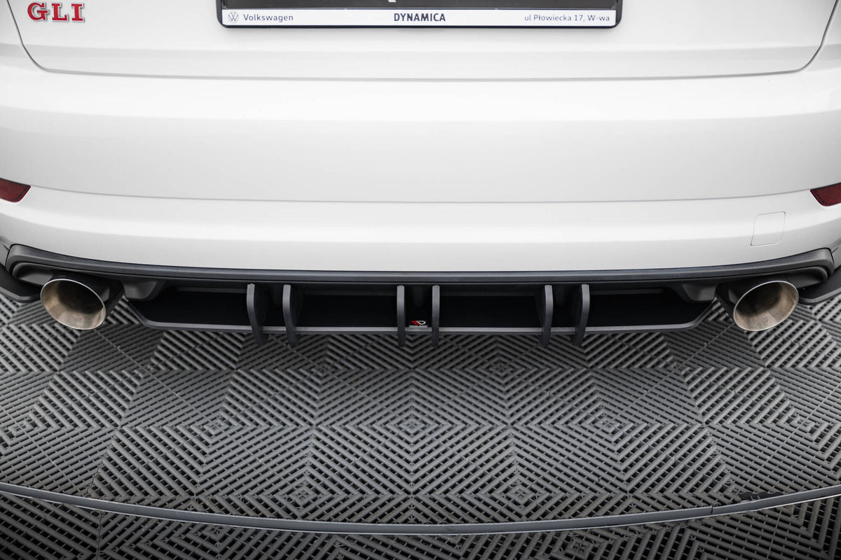 Nærbilde av Street Pro bakdiffusor for VW Jetta GLI med strukturert overflate
