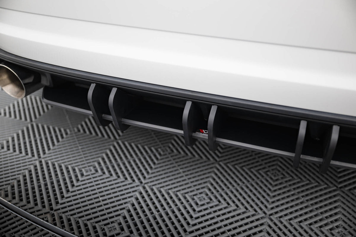 Sentral bakdiffusor for VW Jetta GLI Mk7 sett nedenfra med monteringspunkter