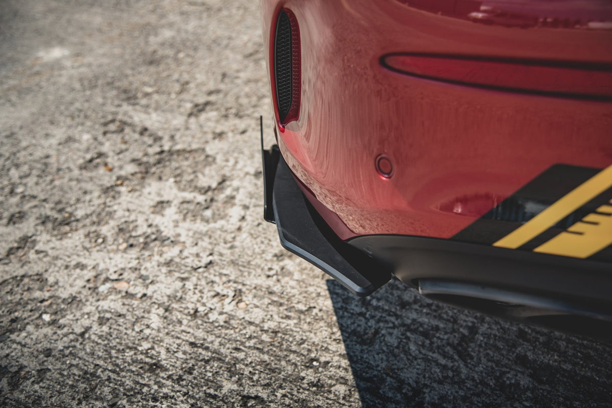 Maxton Design bakre canards til Mercedes C43 AMG fra skrå vinkel