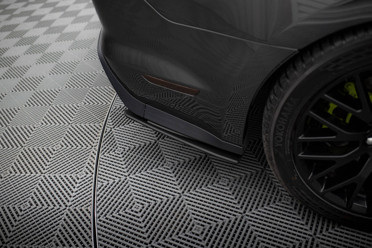 Bakre sidesplitter for Mustang GT MK6 vist ovenfra med synlig kantfinish