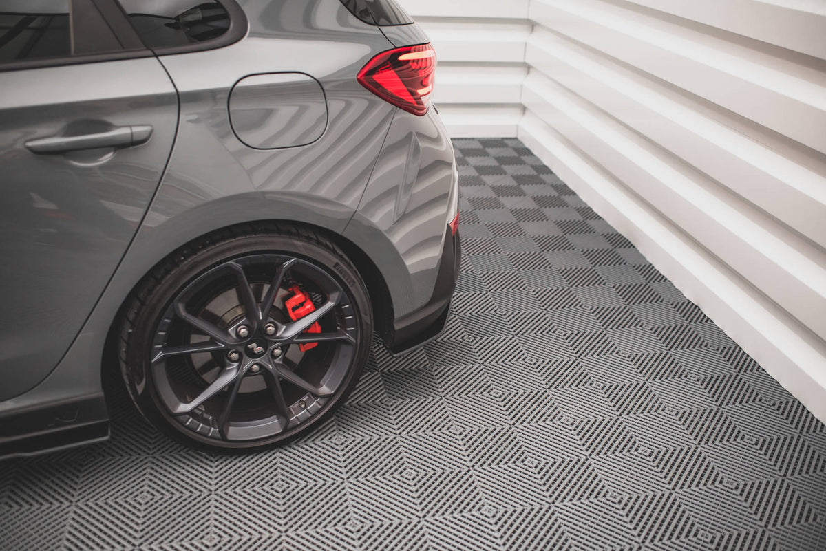 Bakre sidesplitter for Hyundai i30 N MK3 Facelift i matt svart, nærbilde