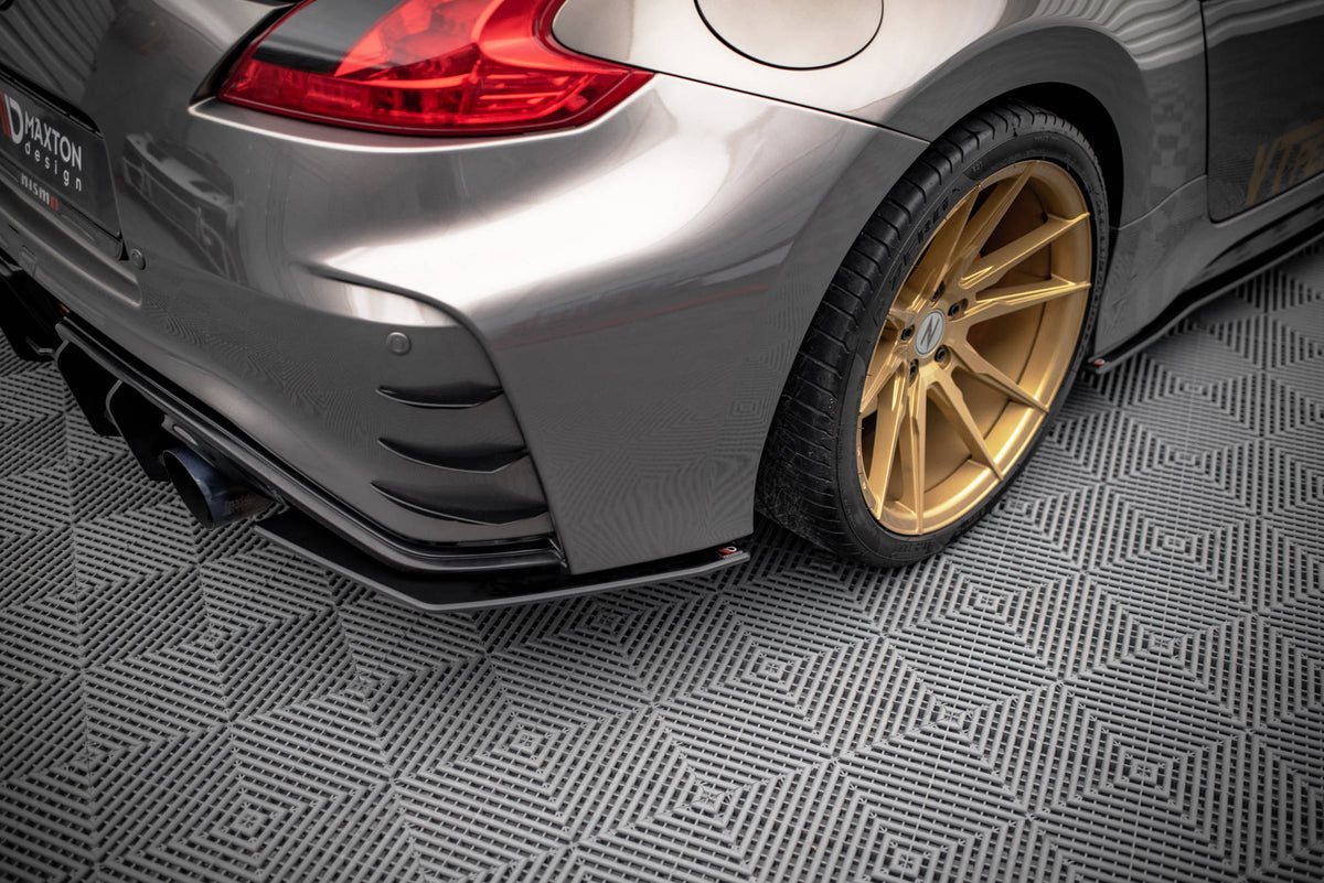 Sideflaps bak Street Pro til Nissan 370Z Nismo Facelift i blank svart, sett ovenfra