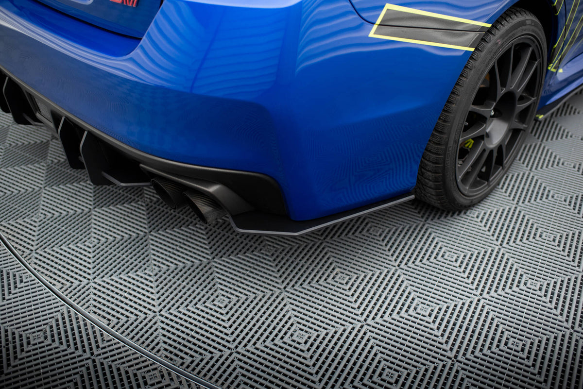 Sideflaps bak Street Pro for Subaru WRX STI Mk1, sett ovenfra med matt svart finish
