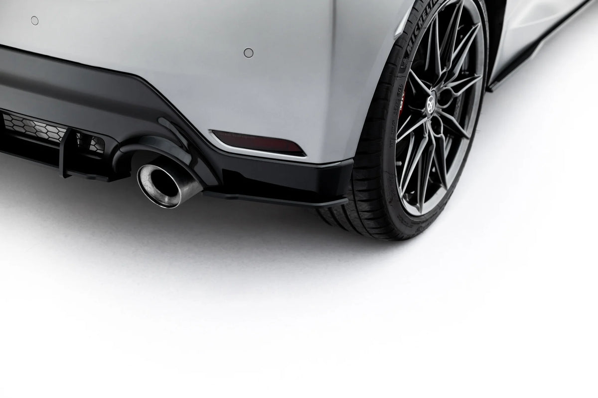 Nærbilde av Street Pro sidesplitter bak for Toyota GR Yaris Mk4