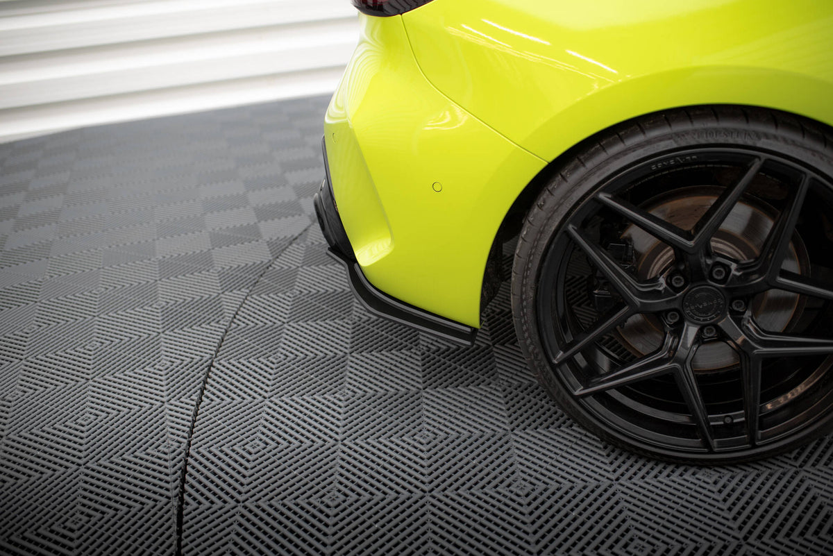 M-Maxton sideflaps bak V.2 BMW F40 M135I – nærbilde av overflate og detaljer