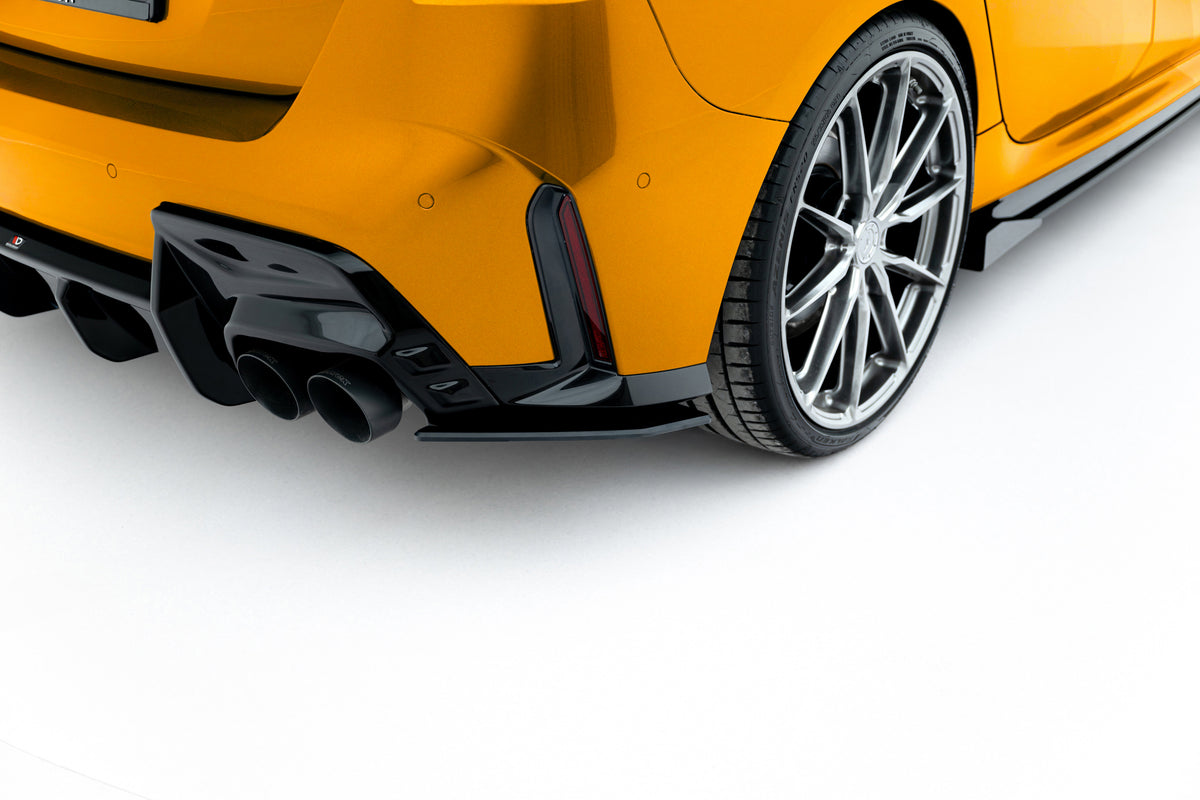 Nærbilde av 10 mm ABS-plate på sidesplittere bak til BMW 1 M-Pack F70