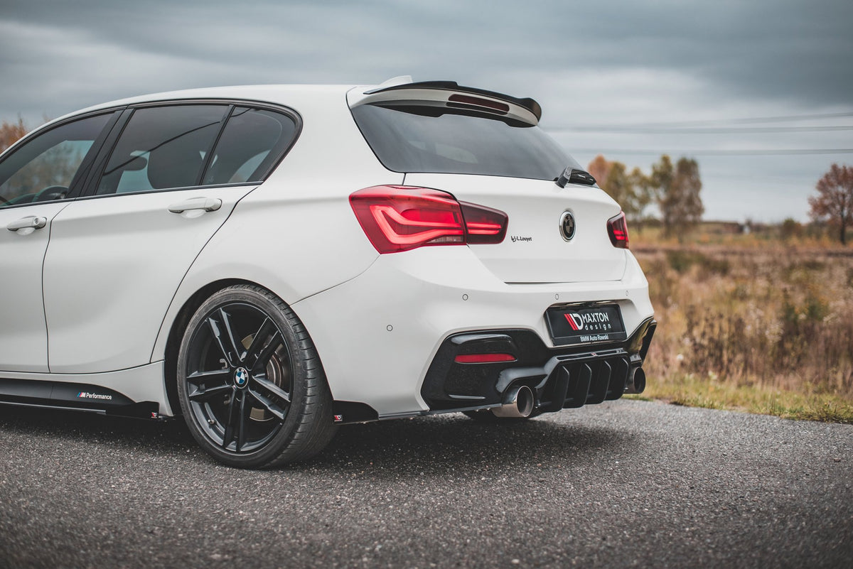 BMW 1 F20 M140I bakre sideflaps V.3 sett fra siden med aerodynamisk profil