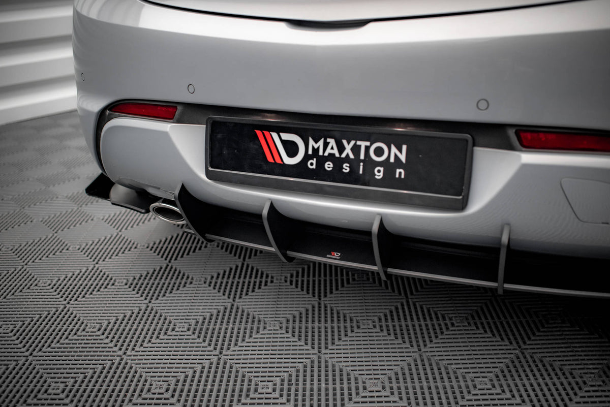 Street Pro bakdiffuser med flaps til Astra GTC, montert på bil ovenfra