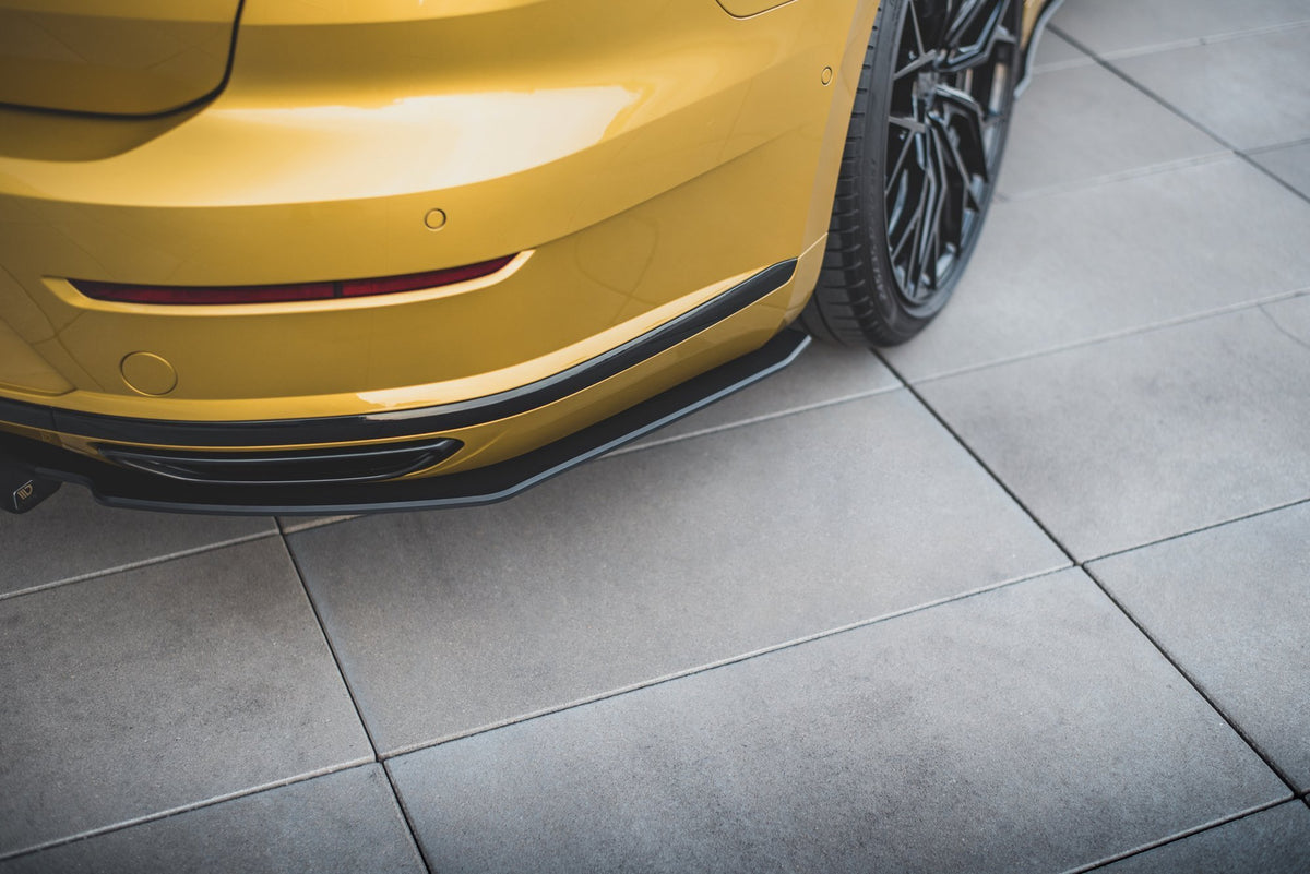 Nærbilde av CNC-frest kantfinish på Street Pro bakvalance for Arteon R-Line