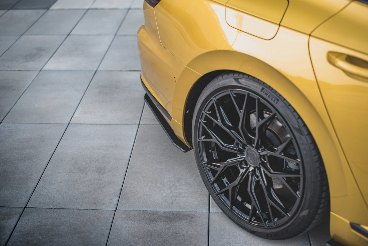 Nærbilde av diffuser i 10 mm ABS-plast til Volkswagen Arteon R-Line