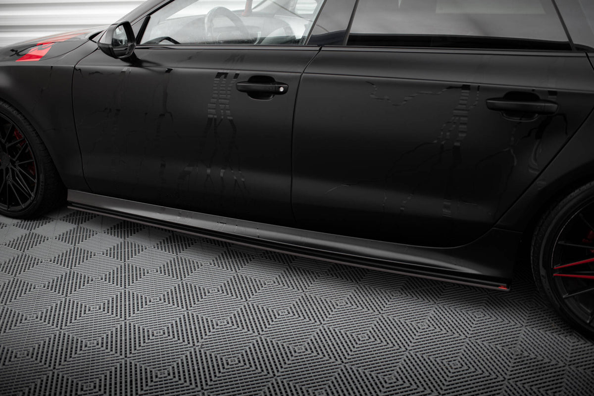 Nærbilde av Street Pro sideskjørt for Audi A7 med kantfinish i 10 mm ABS