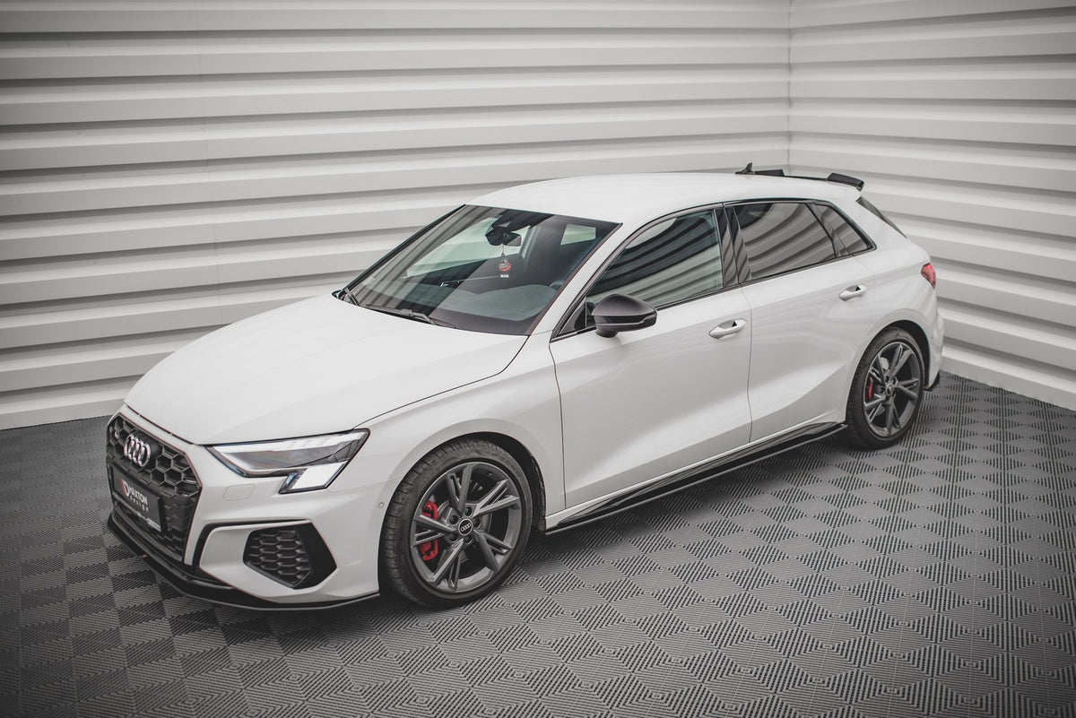 Sideskjørt i glanssvart for Audi S3 8Y Facelift med perfekt passform – gratis frakt