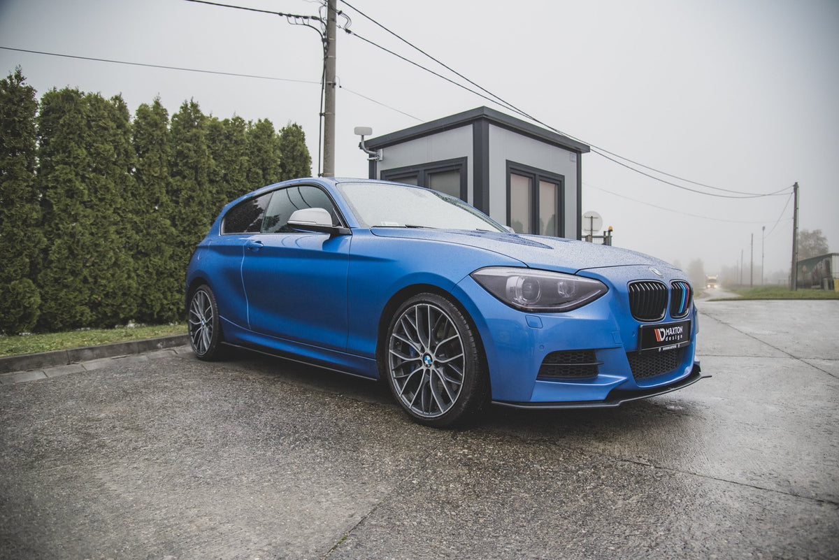 Nærbilde av sideskjørt BMW F21 M140i M-Pakke som viser aerodynamisk profil og presis passform