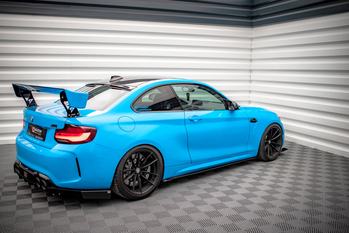sideskjørt montert på BMW M2 F87, frontal visning